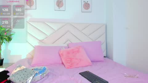 Snapshot of lily_evil chatting on 16, 12, 2024 online show from 16, 12, 2024