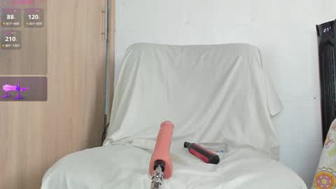 Snapshot of lily_evil chatting on 23, 10, 2025 online show from 23, 10, 2025