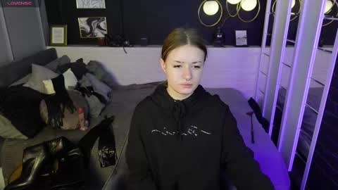 Lily online show from 6, 3, 2025