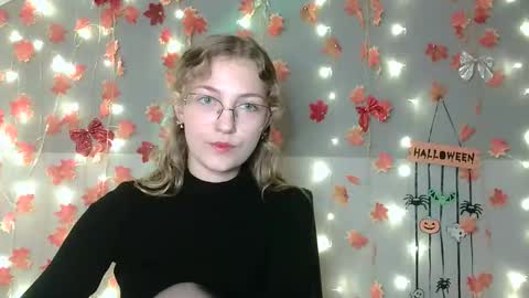 small lily online show from 7, 10, 2025