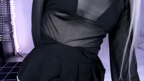 Snapshot of lily_weep chatting on 5, 3, 2025 Lily online show from 5, 3, 2025