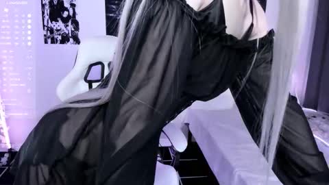 Snapshot of lily_weep chatting on 30, 10, 2025 Lily online show from 30, 10, 2025