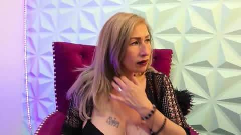 Lily Queen online show from 26, 9, 2025