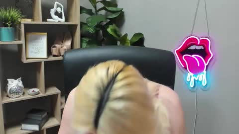 Lily online show from 4, 3, 2026