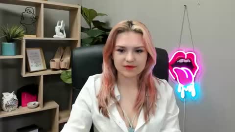 Lily online show from 3, 7, 2026