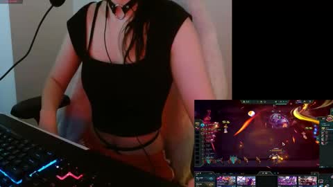 Snapshot of lilythrone chatting on 10, 10, 2025 Lily Rone online show from 10, 10, 2025