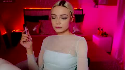 I am Lina online show from 14, 11, 2025