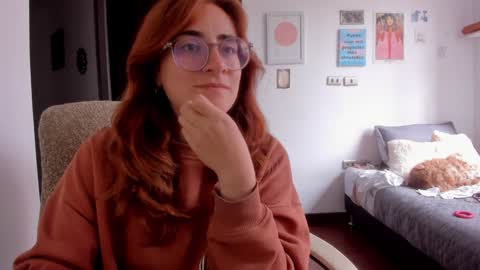 Snapshot of linda_giggle chatting on 10, 12, 2024 Giggles  online show from 10, 12, 2024
