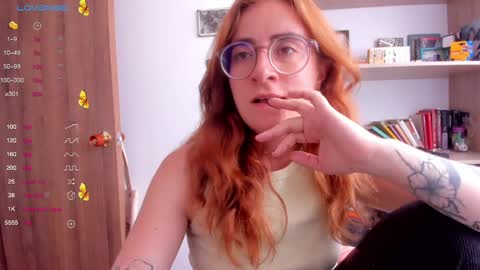 Snapshot of linda_giggle chatting on 28, 2, 2025 Giggles  online show from 28, 2, 2025
