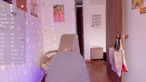 Snapshot of linda_giggle chatting on 18, 9, 2025 Giggles  online show from 18, 9, 2025