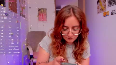 Snapshot of linda_giggle chatting on 19, 9, 2025 Giggles  online show from 19, 9, 2025