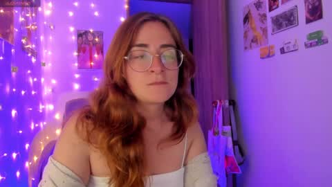Snapshot of linda_giggle chatting on 29, 9, 2025 Giggles  online show from 29, 9, 2025