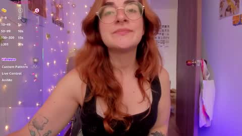 Snapshot of linda_giggle chatting on 3, 10, 2025 Giggles  online show from 3, 10, 2025