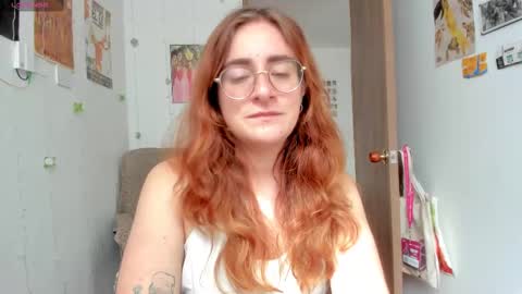 Snapshot of linda_giggle chatting on 6, 10, 2025 Giggles  online show from 6, 10, 2025