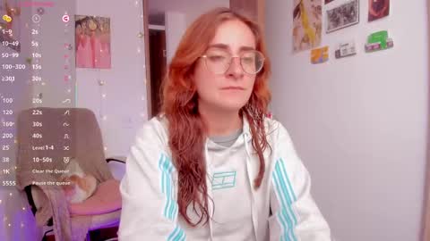 Snapshot of linda_giggle chatting on 8, 10, 2025 Giggles  online show from 8, 10, 2025