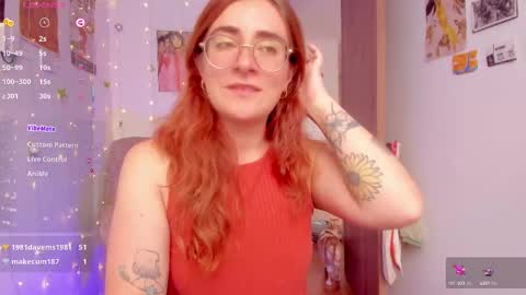 Snapshot of linda_giggle chatting on 9, 10, 2025 Giggles  online show from 9, 10, 2025