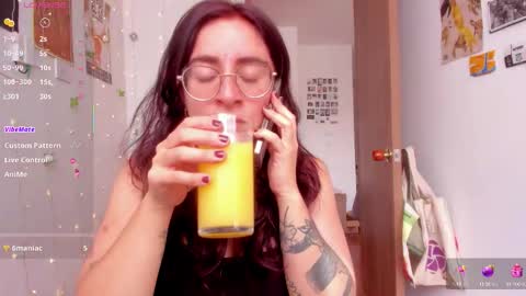 Snapshot of linda_giggle chatting on 15, 10, 2025 Giggles  online show from 15, 10, 2025