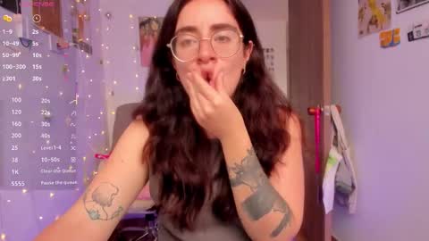 Snapshot of linda_giggle chatting on 21, 10, 2025 Giggles  online show from 21, 10, 2025