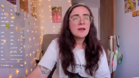 Snapshot of linda_giggle chatting on 7, 11, 2025 Giggles online show from 7, 11, 2025