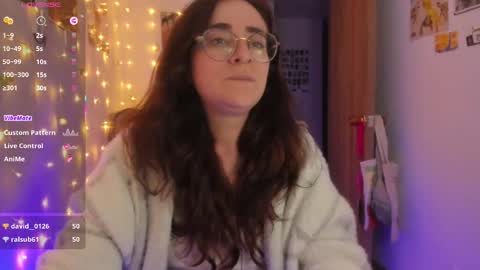 Snapshot of linda_giggle chatting on 5, 12, 2025 Giggles online show from 5, 12, 2025