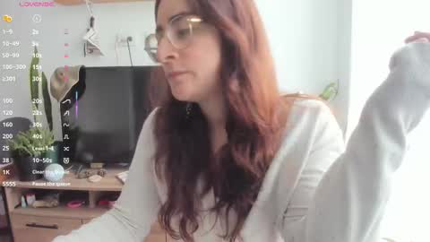 Snapshot of linda_giggle chatting on 19, 12, 2025 Giggles online show from 19, 12, 2025