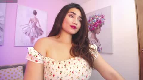 Maria Paula online show from 4, 3, 2025