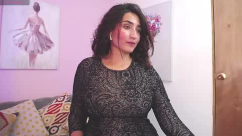 Maria Paula online show from 6, 3, 2025
