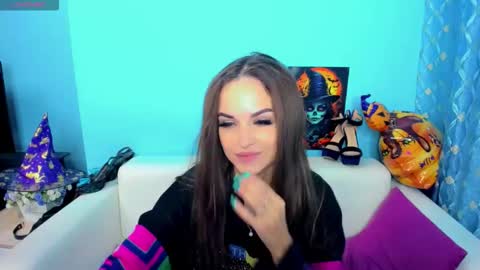 Snapshot of lindaliiii chatting on 13, 11, 2025 Linda online show from 13, 11, 2025