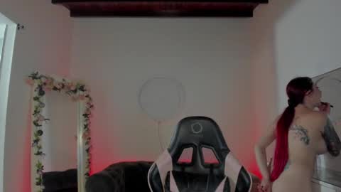 Snapshot of lindsay_khaleesi chatting on 16, 1, 2025 Lindsay    online show from 16, 1, 2025