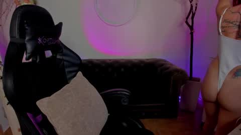Snapshot of lindsay_khaleesi chatting on 8, 9, 2025 Lindsay    online show from 8, 9, 2025
