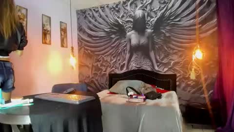 lindsey_2023 online show from 19, 4, 2026