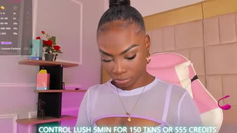 Snapshot of linsyadams chatting on 21, 12, 2024 online show from 21, 12, 2024