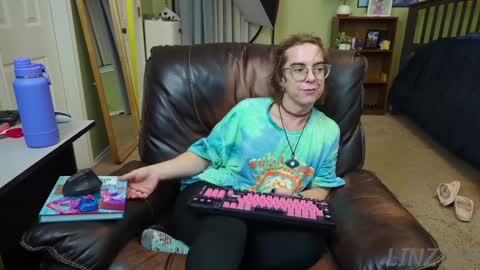 Snapshot of linzy19 chatting on 25, 12, 2024 Linzy19 online show from 25, 12, 2024