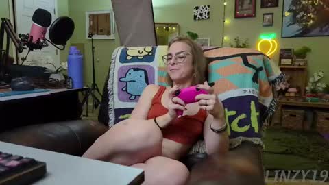 Snapshot of linzy19 chatting on 16, 2, 2025 Linzy19 online show from 16, 2, 2025