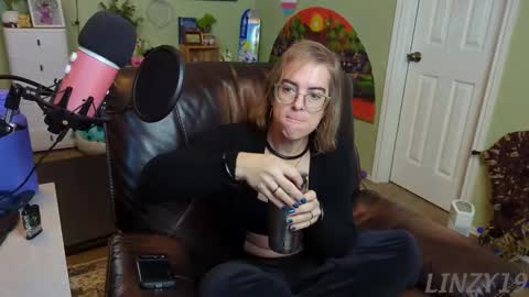 Snapshot of linzy19 chatting on 24, 2, 2025 Linzy19 online show from 24, 2, 2025