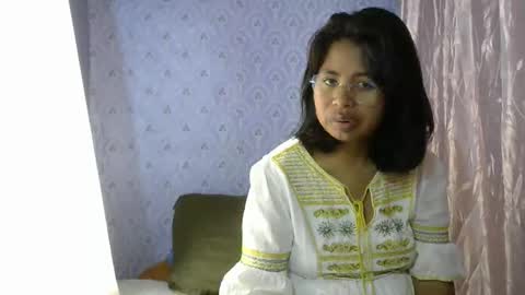 Liora selenex online show from 18, 12, 2025
