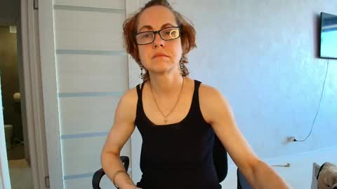 Liora Weiss online show from 7, 5, 2026