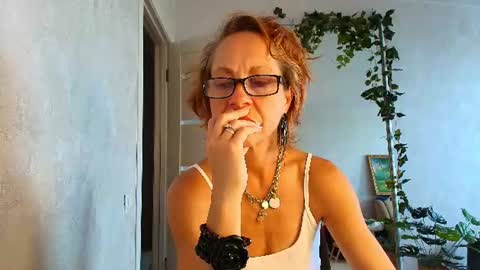 Liora Weiss online show from 23, 7, 2026