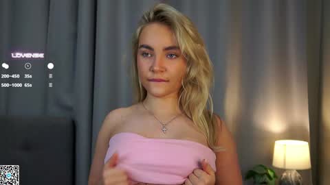 Snapshot of lipswithsmileonthem chatting on 19, 1, 2025 Amelia online show from 19, 1, 2025
