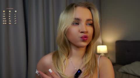 Snapshot of lipswithsmileonthem chatting on 8, 2, 2025 Amelia online show from 8, 2, 2025