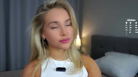 Snapshot of lipswithsmileonthem chatting on 3, 3, 2025 Amelia online show from 3, 3, 2025