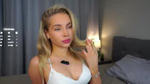 Snapshot of lipswithsmileonthem chatting on 9, 3, 2025 Amelia online show from 9, 3, 2025