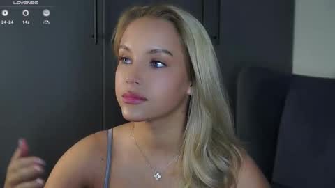 Snapshot of lipswithsmileonthem chatting on 9, 9, 2025 Amelia online show from 9, 9, 2025