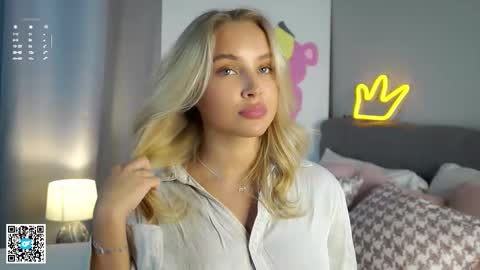 Snapshot of lipswithsmileonthem chatting on 1, 10, 2025 Amelia online show from 1, 10, 2025