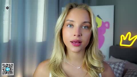 Snapshot of lipswithsmileonthem chatting on 2, 10, 2025 Amelia online show from 2, 10, 2025