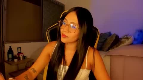 Snapshot of lisa_t08 chatting on 8, 11, 2025 Lisa Thompson online show from 8, 11, 2025