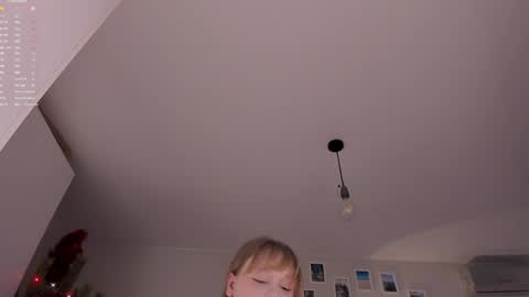 -Lisa- Help me to reach 100 thumbs up3 online show from 4, 1, 2025