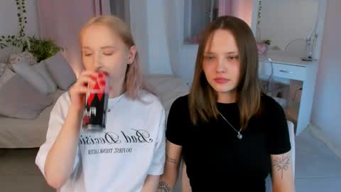 Snapshot of lisaluve chatting on 3, 4, 2026 Lisa blonde Alisa brunette online show from 3, 4, 2026