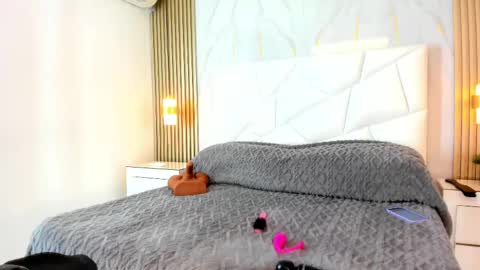 Lisseth Long  online show from 12, 2, 2025