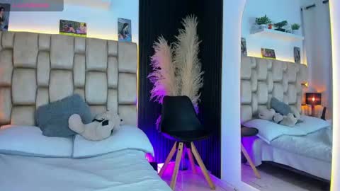 Sophie ---- connected from 1400 to 2100 Colombia time online show from 15, 6, 2026